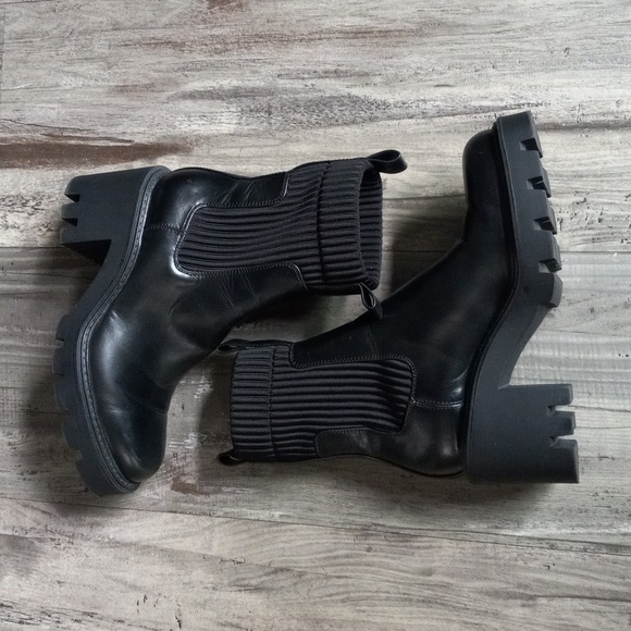 ZARA Women's Chelsea Boots Lether Elastic Detail Track Soles Sack Boot Sz 6.5 - Picture 10 of 16